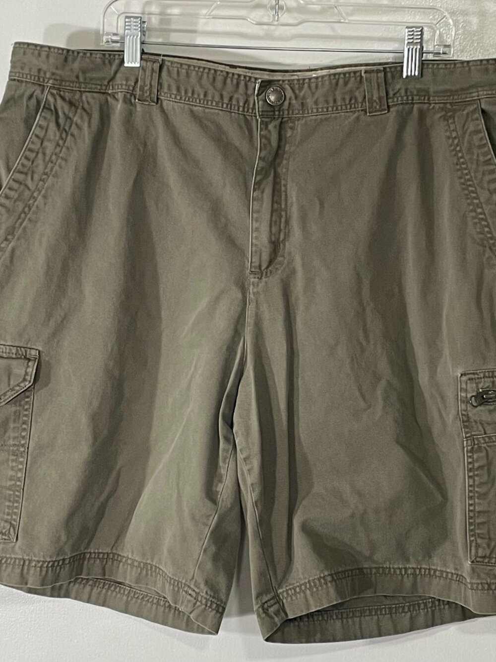 Columbia Men’s Army Green Cargo Shorts Size 40 Cotton Excellent Condition